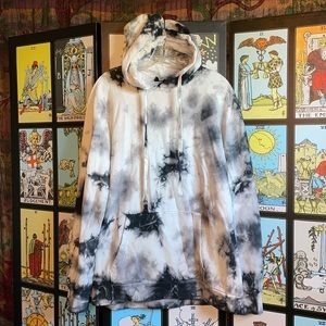 🌹 B&W Tie Dye Hoodie 🌹
